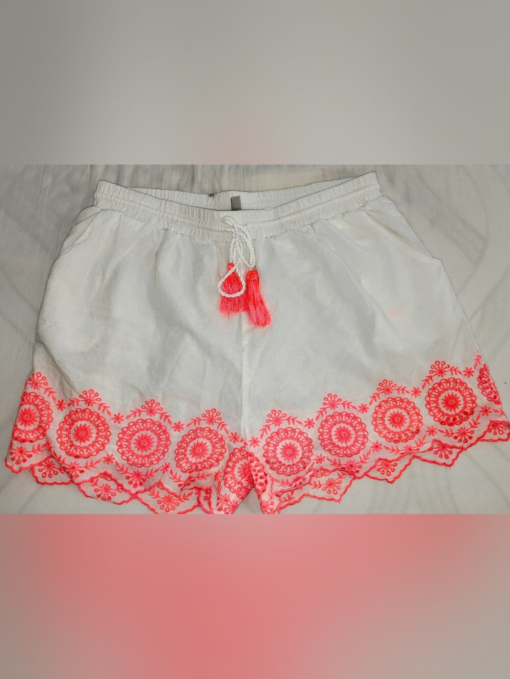 Charlotte Russe Cotton Shorts Embroidered Hem Tassel Tie White/Coral Women’s XL